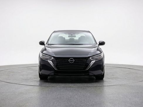 Used 2025 Nissan Sentra SV image 2