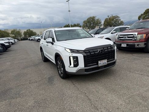 Used 2023 Hyundai Palisade Limited w/ Cargo Package FWD image 2