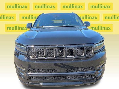 Used 2022 Jeep Grand Wagoneer Series II AWD/4WD image 16