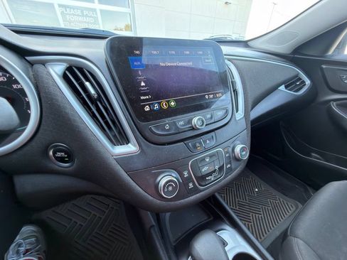 Used 2021 Chevrolet Malibu LS FWD image 13
