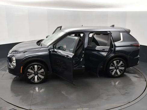 Used 2025 Mitsubishi Outlander SE image 7