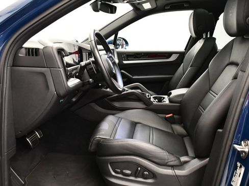 Used 2024 Porsche Cayenne S image 5