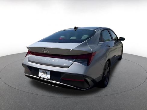 Used 2025 Hyundai Elantra Limited image 14
