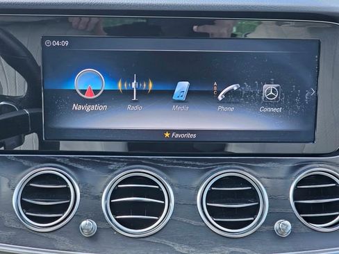 Certified 2017 Mercedes-Benz E 300 4MATIC image 33