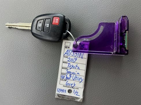Used 2019 Toyota Sequoia SR5 AWD/4WD image 23