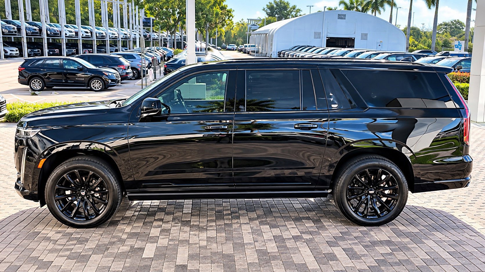 Used 2023 Cadillac Escalade ESV Sport Platinum w/ LPO, ONYX Package RWD image 2