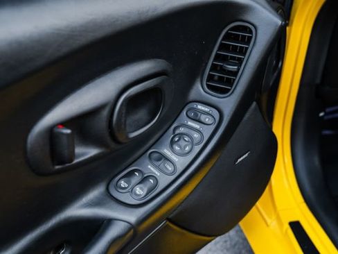 Used 2003 Chevrolet Corvette Coupe w/ Preferred Equipment Group image 63