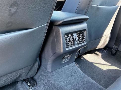 Used 2025 Toyota Camry SE FWD image 33