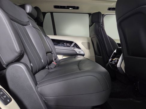 Used 2023 Land Rover Range Rover Long Wheelbase SE AWD/4WD image 15