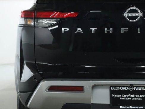 Certified 2025 Nissan Pathfinder SL image 47