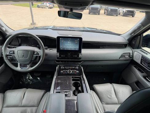 Used 2019 Lincoln Navigator Reserve AWD/4WD image 17