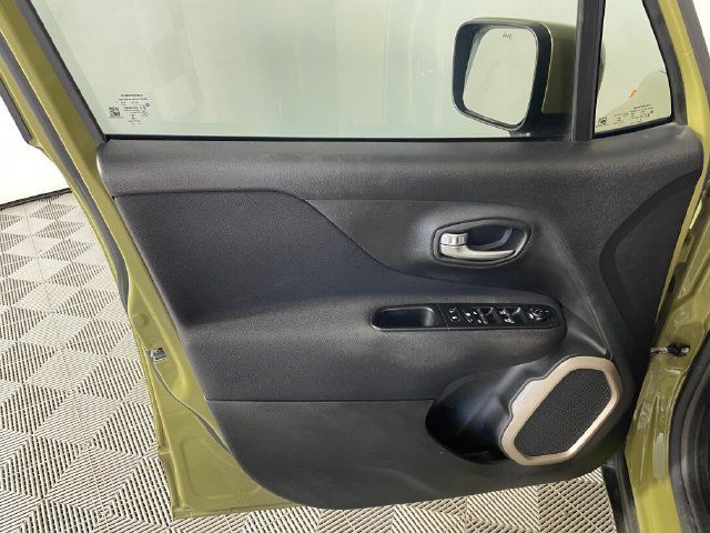 Used 2015 Jeep Renegade Latitude w/ Popular Equipment Group AWD/4WD image 15