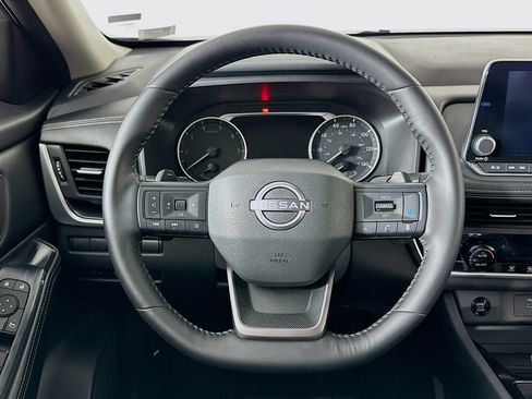 Used 2025 Nissan Rogue SV image 18