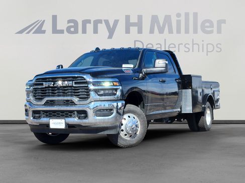 New 2025 RAM 3500 Tradesman w/ Chrome Appearance Group image 1