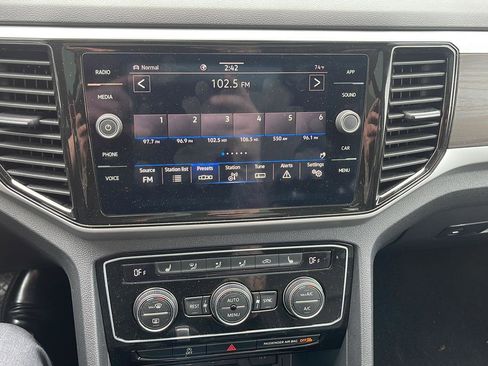 Used 2023 Volkswagen Atlas SE w/ Panoramic Sunroof Package image 10