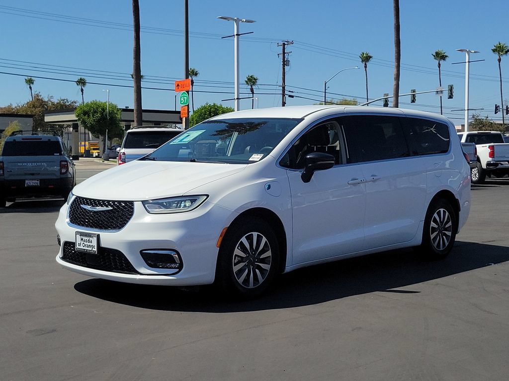 Used 2024 Chrysler Pacifica Limited FWD image 34