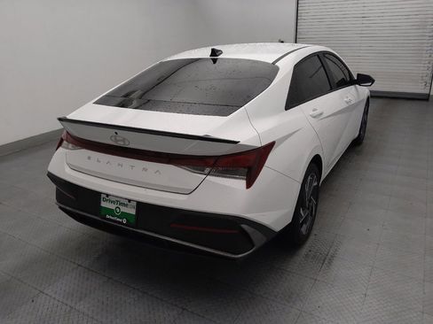 Used 2025 Hyundai Elantra Sport FWD image 9