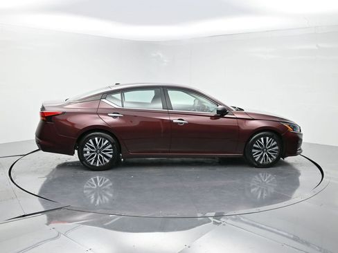 Used 2024 Nissan Altima 2.5 SV image 4