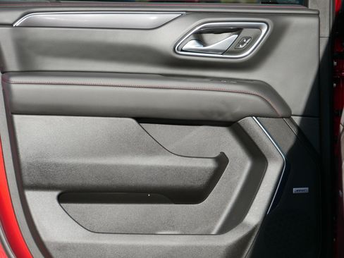 Used 2023 Chevrolet Suburban RST w/ Sport Performance Package image 18