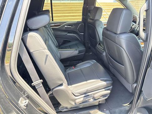 Used 2022 Cadillac Escalade Luxury AWD/4WD image 11