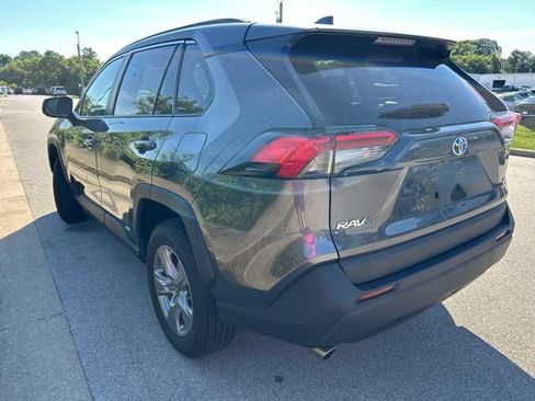 Used 2022 Toyota RAV4 LE AWD/4WD image 4