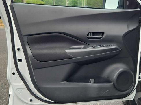 Used 2025 Nissan Kicks Play S FWD image 18