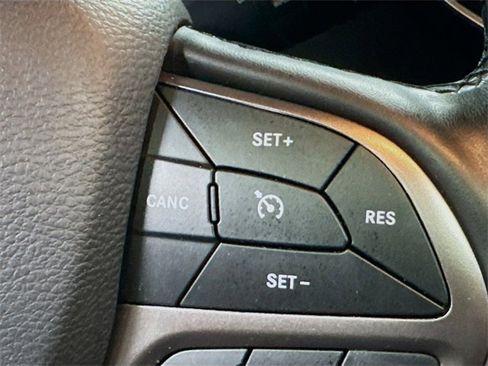 Used 2021 Jeep Cherokee Limited image 17