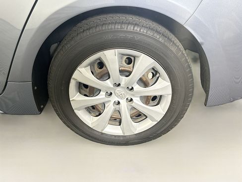 Used 2021 Toyota Corolla LE w/ Carpet Mat Package (TMS) FWD image 11