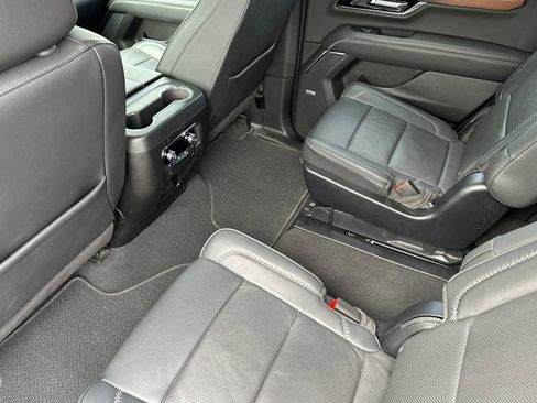 Used 2025 GMC Yukon Denali AWD/4WD image 12