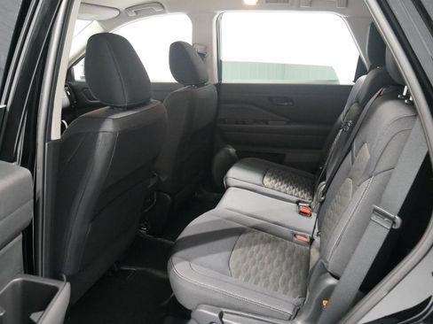 New 2025 Nissan Pathfinder SV image 12