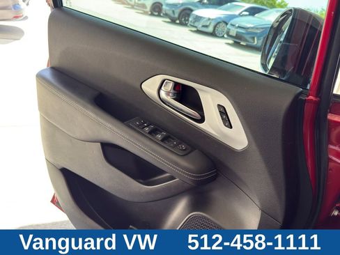 Used 2025 Chrysler Pacifica Limited FWD image 26