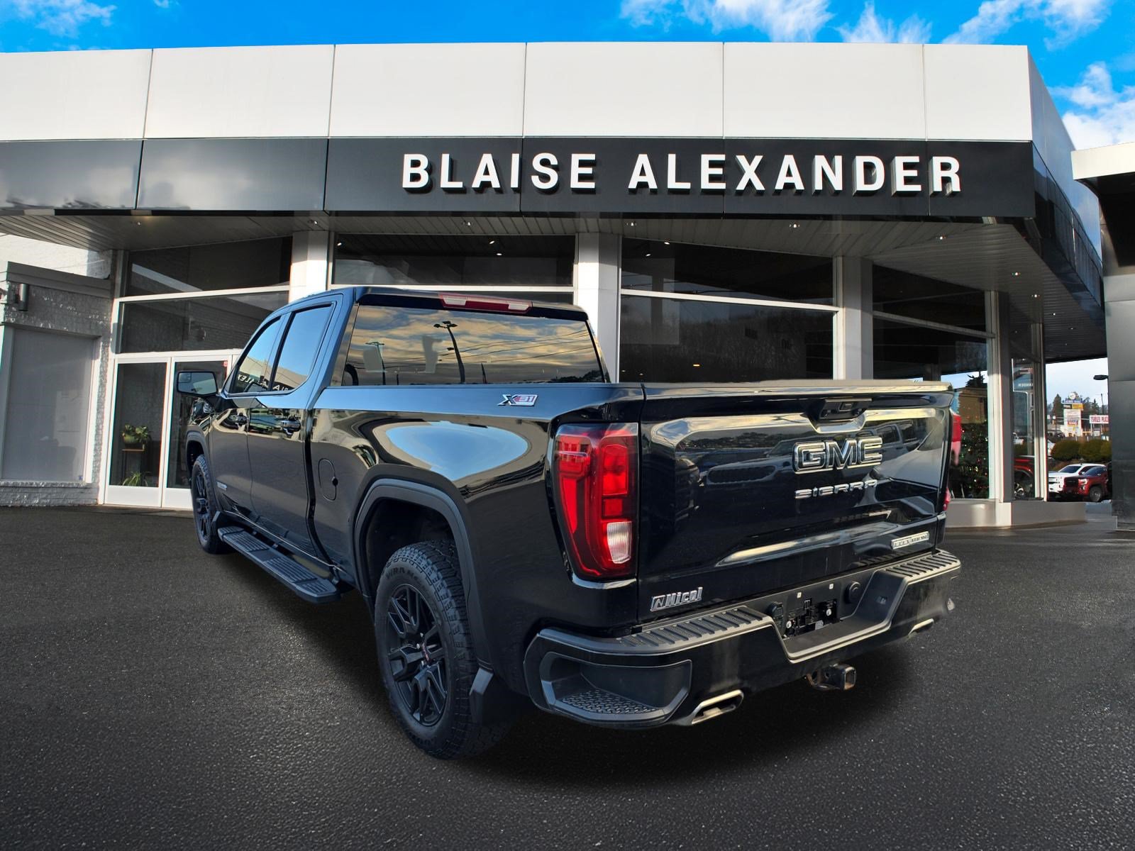 Used 2024 GMC Sierra 1500 Elevation w/ X31 Off-Road Package AWD/4WD image 7
