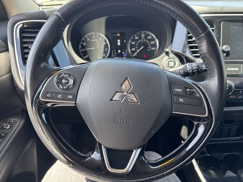 Used 2017 Mitsubishi Outlander SE FWD image 19