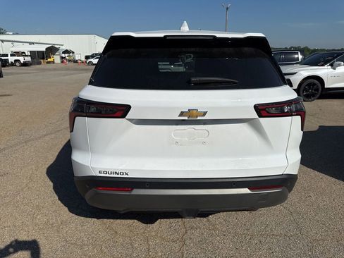 Used 2026 Chevrolet Equinox LT FWD image 3