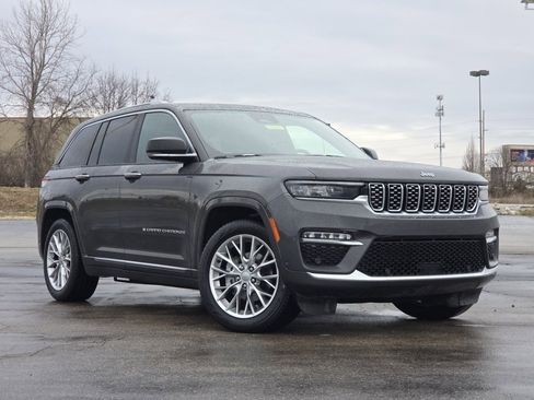 Used 2023 Jeep Grand Cherokee Summit image 2
