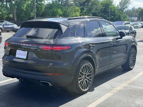 Used 2023 Porsche Cayenne Platinum Edition AWD/4WD image 7