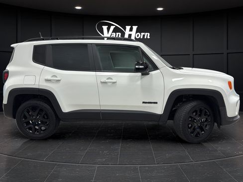Used 2023 Jeep Renegade Altitude AWD/4WD image 8