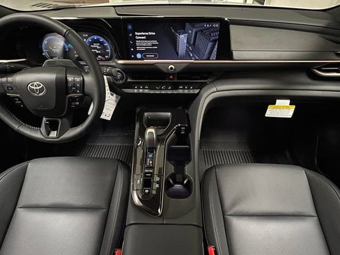 New 2025 Toyota Crown Signia image 24