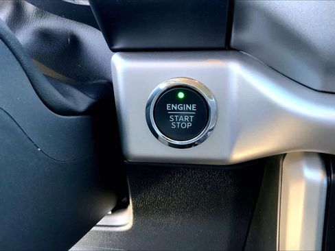 Used 2023 Ford Expedition XLT image 32