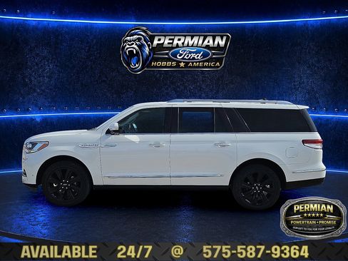Used 2023 Lincoln Navigator L Reserve AWD/4WD image 2