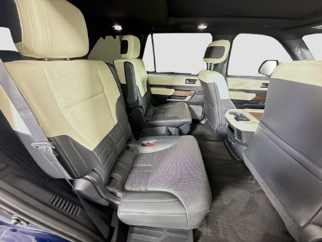 Used 2023 Toyota Sequoia Capstone AWD/4WD image 34