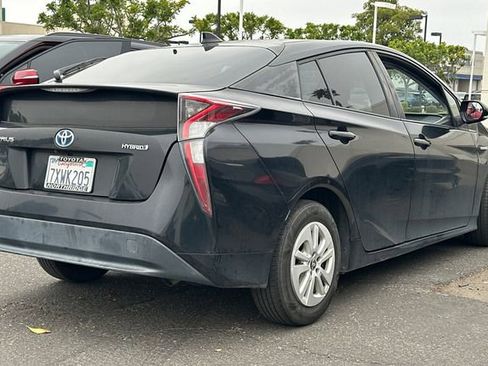 Used 2017 Toyota Prius Two w/ Carpet Mat Package FWD image 5