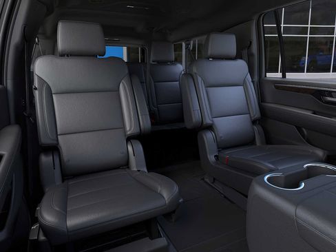 New 2026 Chevrolet Suburban LT w/ Comfort Package AWD/4WD image 17