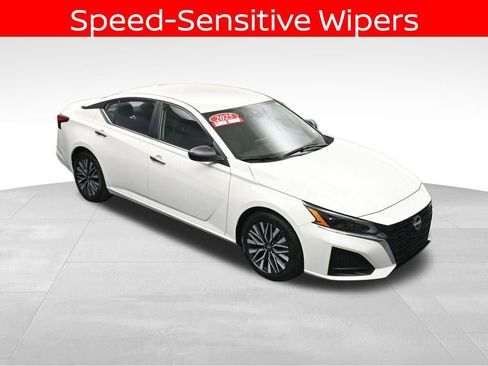 Used 2025 Nissan Altima 2.5 SV FWD image 41