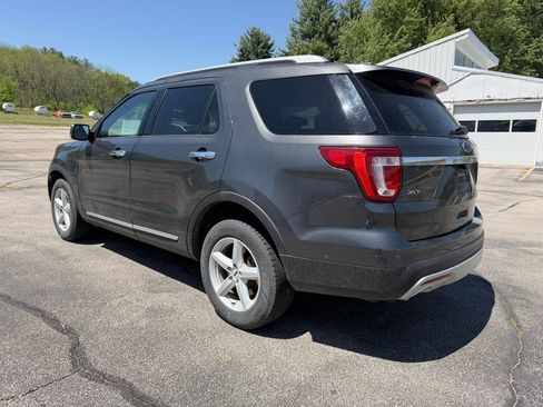 Used 2016 Ford Explorer XLT w/ Equipment Group 202A AWD/4WD image 4