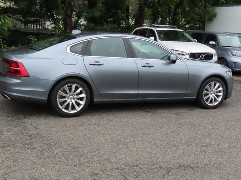 Used 2017 Volvo S90 T6 Momentum w/ Vision Package image 19