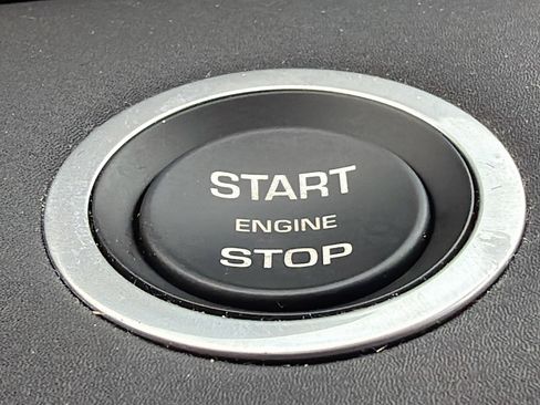 Used 2020 Land Rover Range Rover Evoque SE image 35