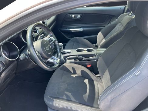 Used 2020 Ford Mustang Coupe RWD image 9