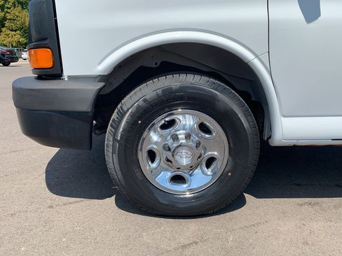 Used 2017 Chevrolet Express 3500 RWD image 11