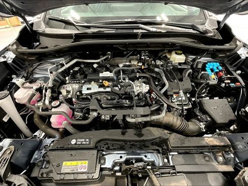 Used 2023 Toyota Corolla Cross SE image 12